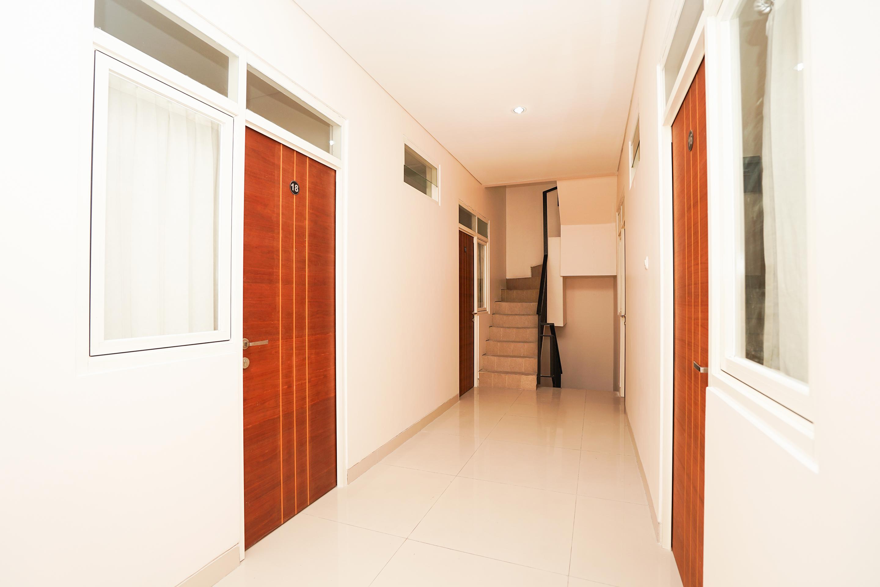 Oyo 782 Menjangan Residence At Citraland 1 Surabaya Dış mekan fotoğraf