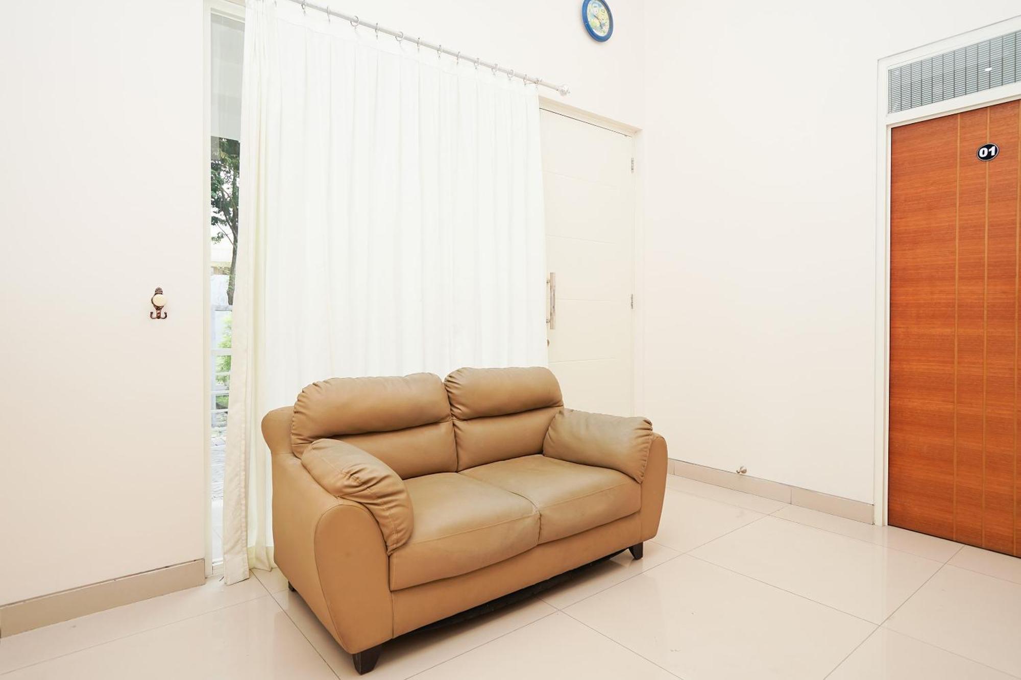 Oyo 782 Menjangan Residence At Citraland 1 Surabaya Dış mekan fotoğraf