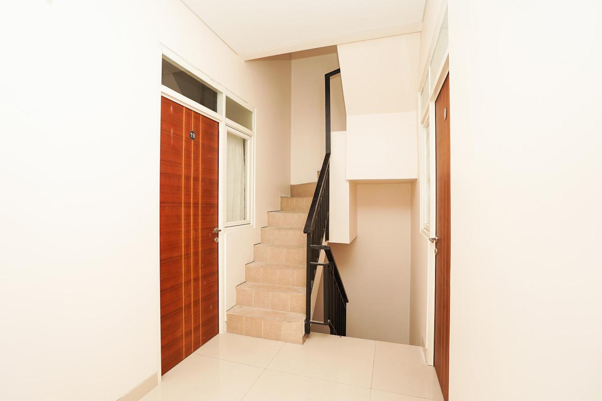 Oyo 782 Menjangan Residence At Citraland 1 Surabaya Dış mekan fotoğraf