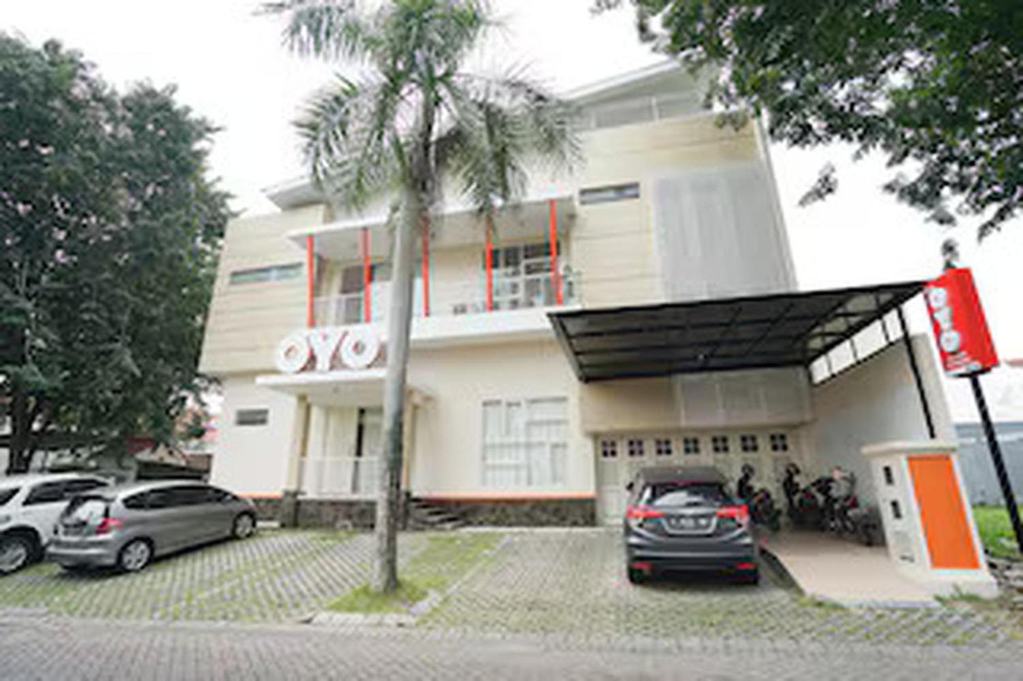 Oyo 782 Menjangan Residence At Citraland 1 Surabaya Dış mekan fotoğraf